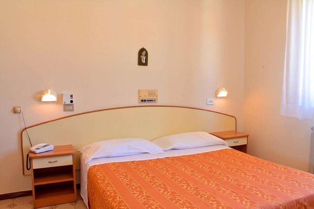 Hotel Saturno Chianciano Terme Δωμάτιο φωτογραφία