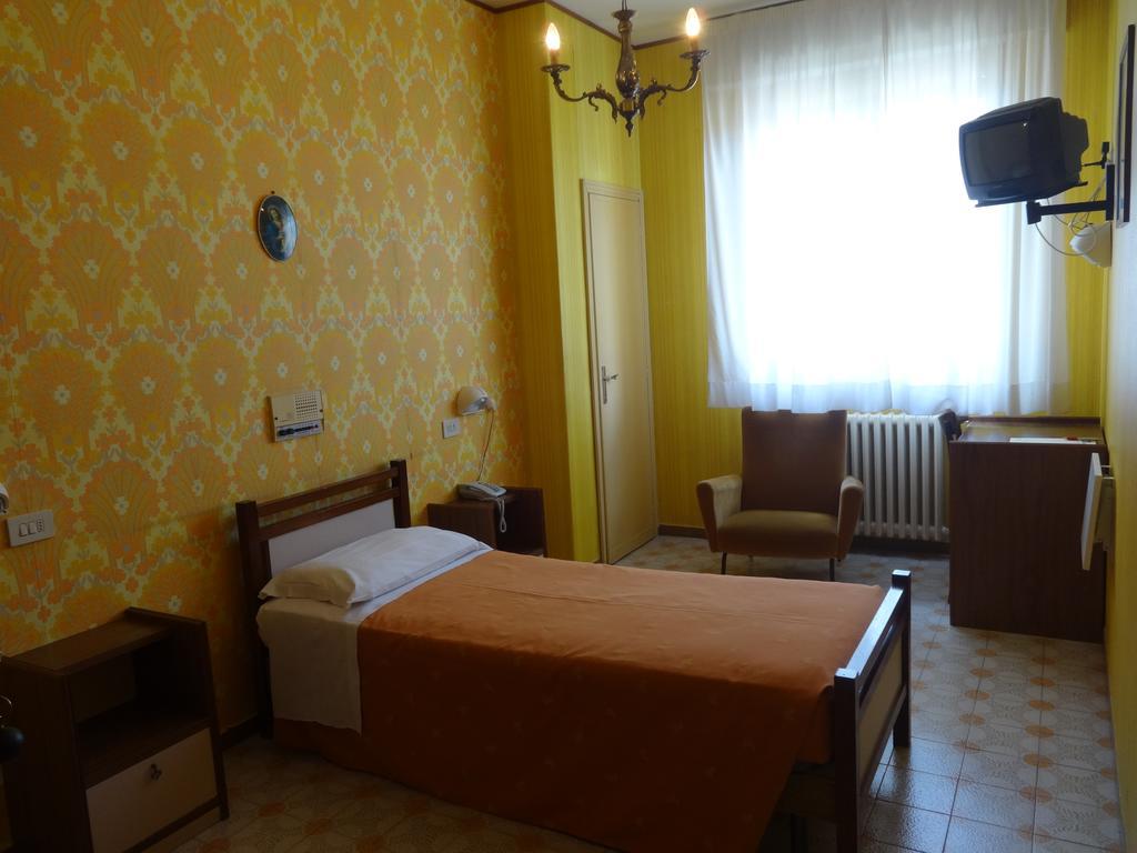 Hotel Saturno Chianciano Terme Εξωτερικό φωτογραφία