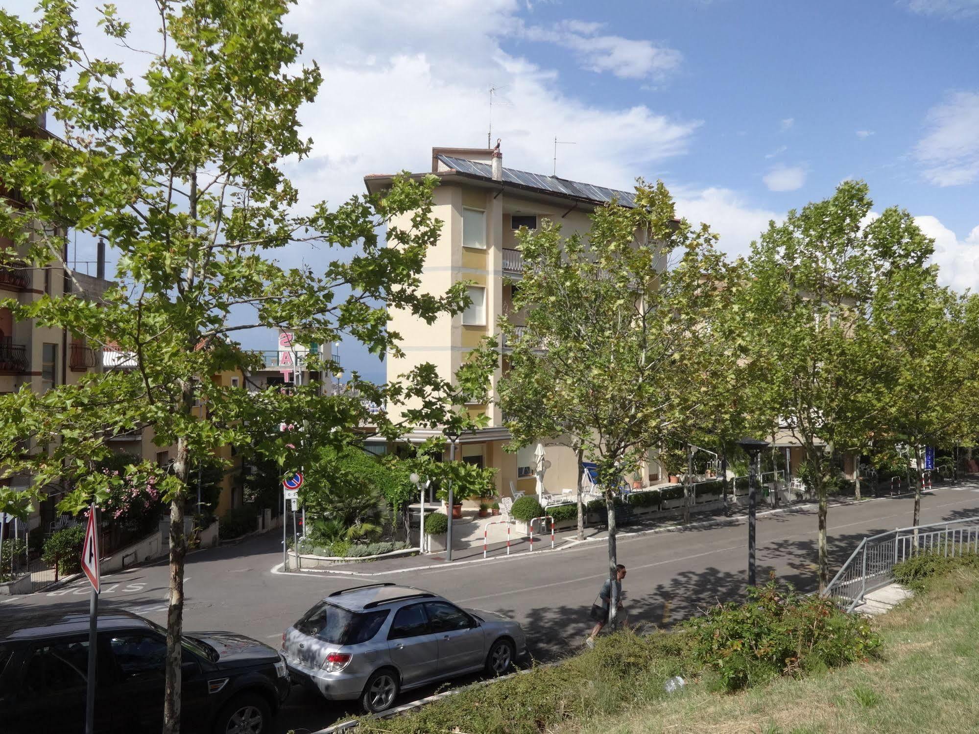 Hotel Saturno Chianciano Terme Εξωτερικό φωτογραφία